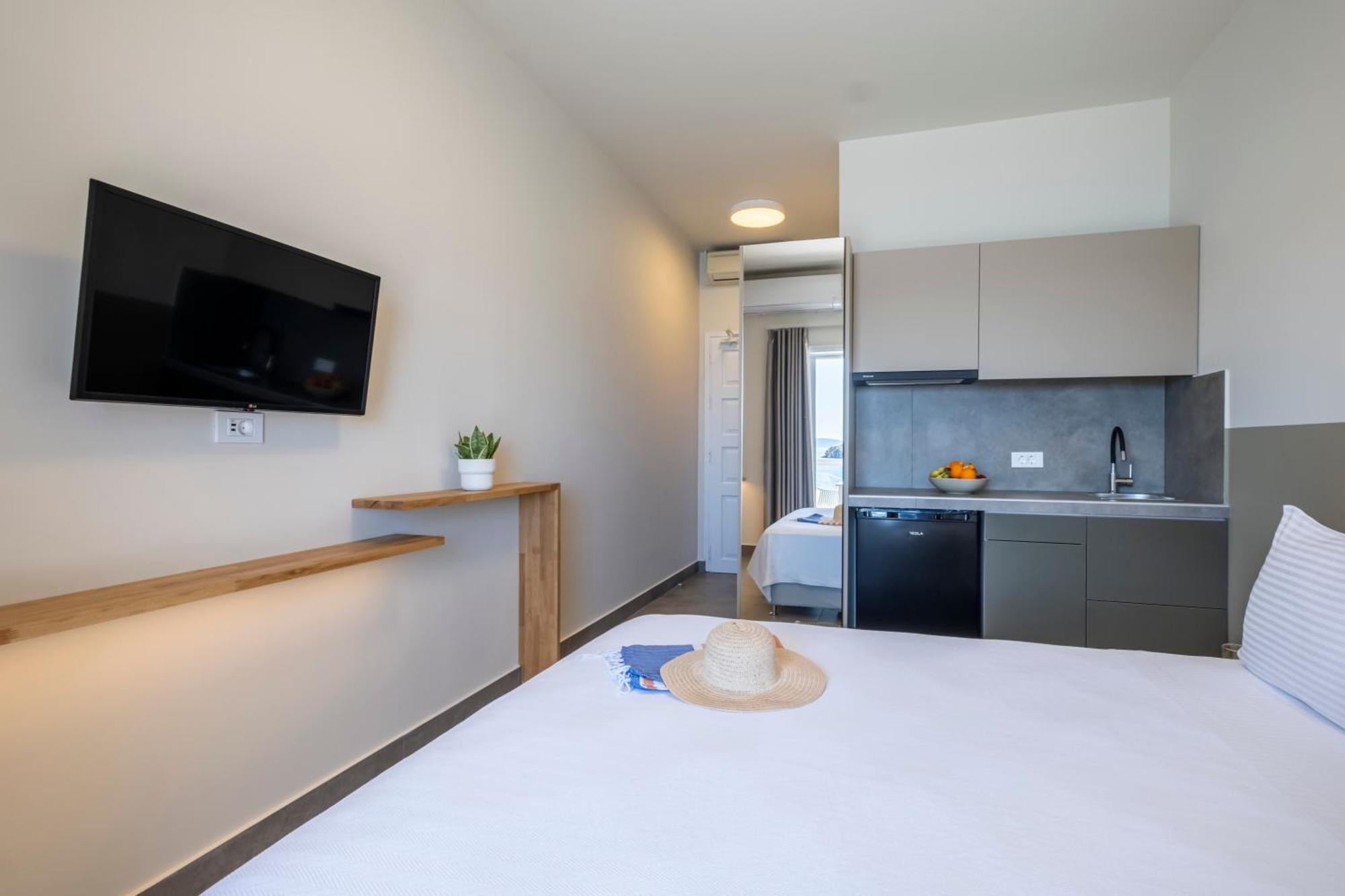 Nelly'S Apartments Толон Экстерьер фото