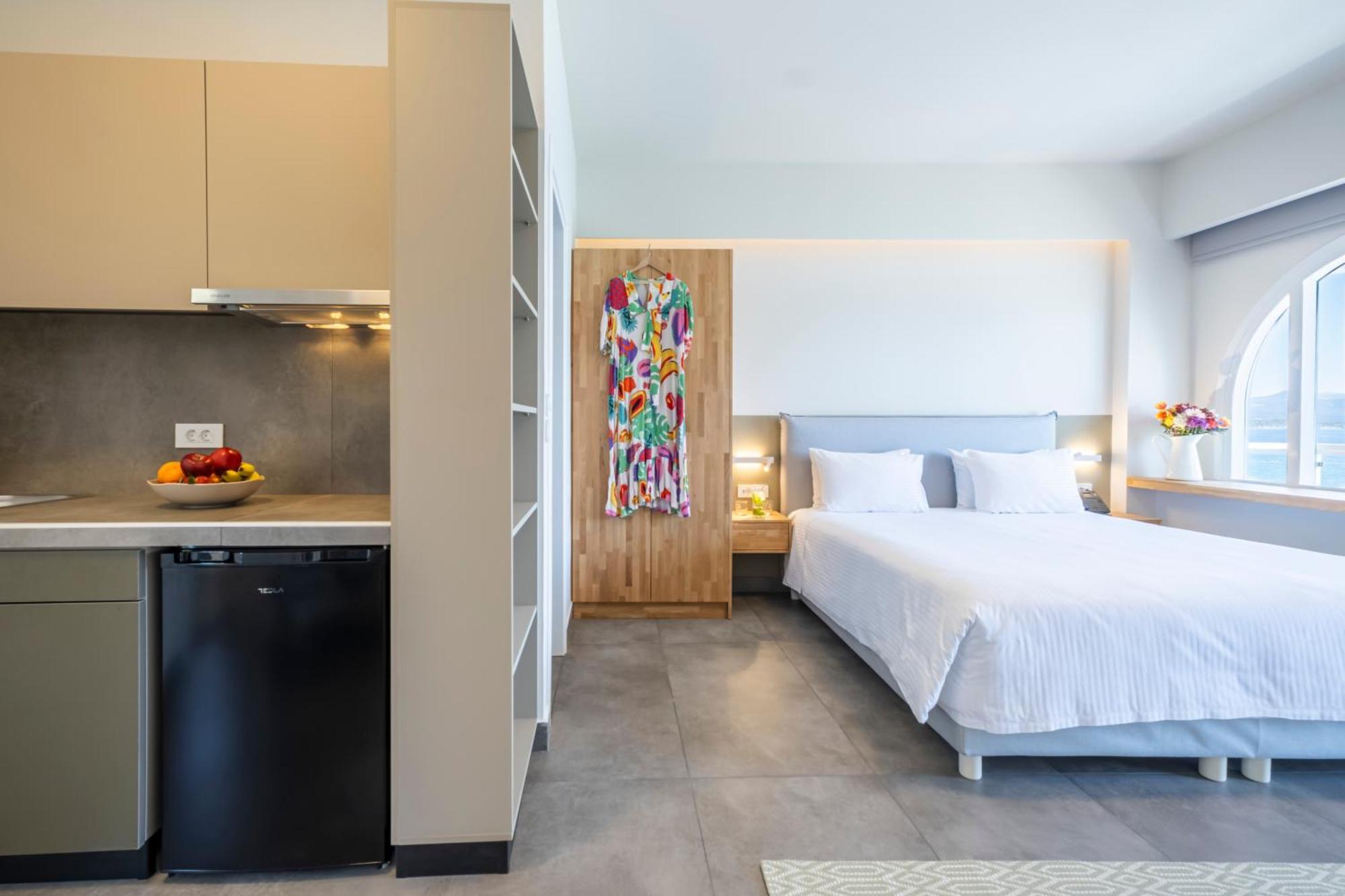 Nelly'S Apartments Толон Экстерьер фото