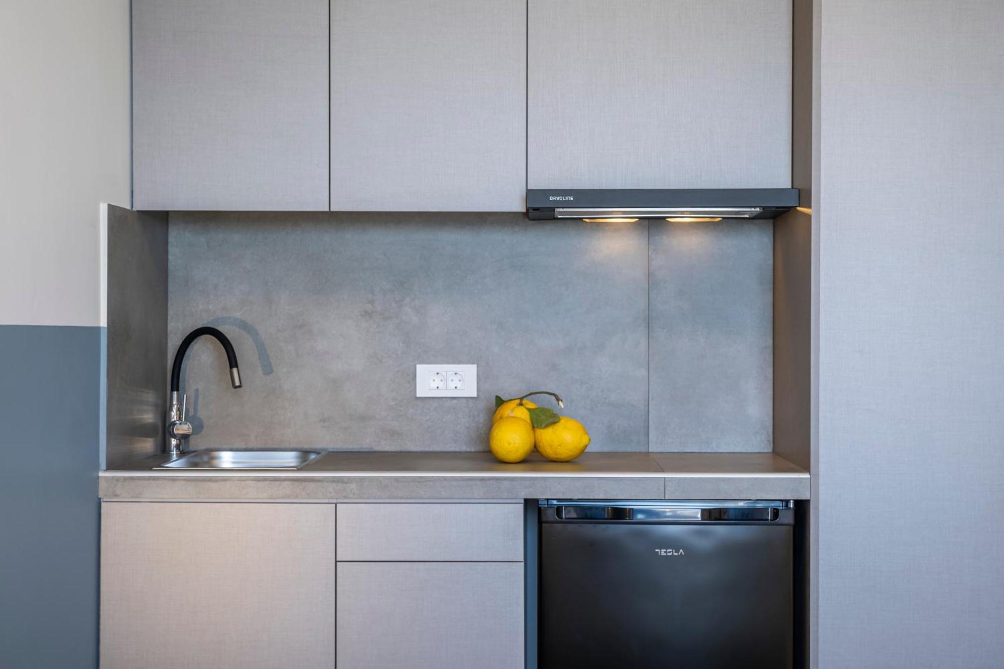 Nelly'S Apartments Толон Экстерьер фото